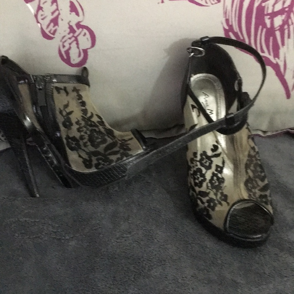 Anne Michelles black heels size 5 1/2